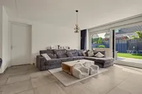 Dorperveldstraat 10, Velden