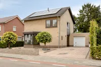 Burg. Van Houtstraat 75, Budel