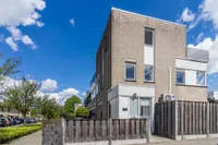 Van der Waalsstraat 1, Ridderkerk
