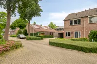 Patrijsstraat 21, Beneden-leeuwen