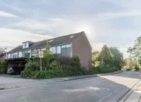Karos 46, Hoorn