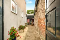 West 37, Hoorn