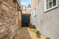 West 37, Hoorn