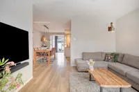 Morene 408, Uden