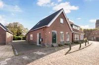 Hegebuorren 6, Stiens
